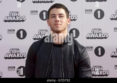 Nick Jonas arrive pour les prix Teen de la BBC radio 1, Wembley Arena, Londres. Banque D'Images