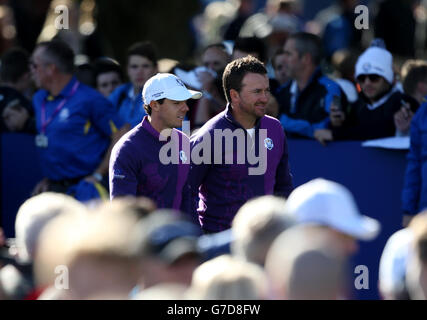 Golf - 40ème Ryder Cup - deuxième jour de pratique - Gleneagles.Rory McIlroy (à gauche) et Graeme McDowell de Team Europe Banque D'Images