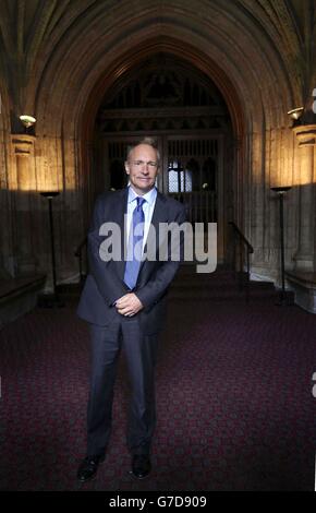 Sir Tim Berners-Lee arrive au Guildhall de Londres pour recevoir la liberté honorifique de la ville de Londres. Banque D'Images