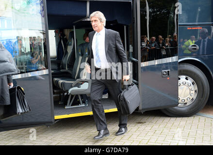 Manuel Pellegrini, directeur de Manchester City, arrive pour le match de la Barclays Premier League au KC Stadium, à Hull. Banque D'Images