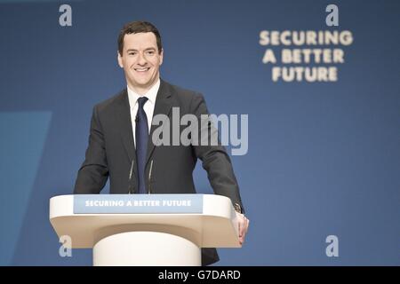 Le chancelier George Osborne prononcera son discours d’ouverture à la conférence du Parti conservateur au Centre international des congrès de Birmingham. Banque D'Images