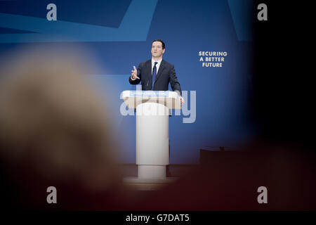 Le chancelier George Osborne prononcera son discours d’ouverture à la conférence du Parti conservateur au Centre international des congrès de Birmingham. Banque D'Images