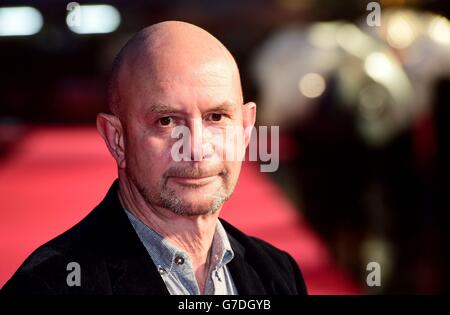 Nick Hornby arrive au gala du festival de cinéma BFI London de Wild à l'Odeon, Leicester Square, Londres. Banque D'Images