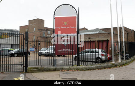 Le centre de réserve de l'Armée de terre sur South Africa Road, White City, Londres, qui aurait été scandé par des membres d'un gang qui ont comparu devant un tribunal dans le cadre d'un présumé complot terroriste pour tuer des policiers ou des soldats dans les rues de Londres. Banque D'Images