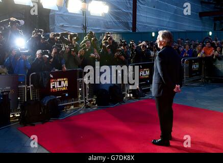 Alan Rickman assiste à la première du nouveau film UN peu de chaos au cinéma Odeon, Londres. Banque D'Images