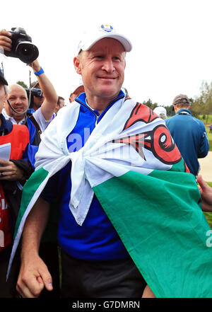 Jamie Donaldson d'Europe célèbre après avoir remporté la Ryder Cup le troisième jour de la 40ème Ryder Cup au Gleneagles Golf course, Perthshire. Banque D'Images