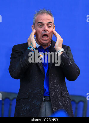 Golf - 40ème Ryder Cup - troisième jour - Gleneagles.Le capitaine d'Europe Paul McGinley lors de la remise du trophée le troisième jour de la 40ème Ryder Cup au Gleneagles Golf course, Perthshire. Banque D'Images