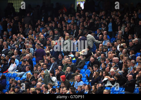 Les fans de Manchester City commencent à partir tôt pendant le tirage de 1.1 contre Rome Banque D'Images