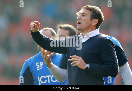 Football - championnat Sky Bet - Barnsley / Bradford City - Oakwell.Le directeur de Bradford City, Phil Parkinson, sur la ligne de contact Banque D'Images