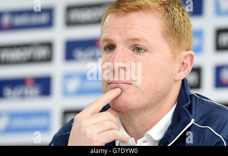 Neil Lennon, le directeur de New Bolton Wanderers, est dévoilé lors d'une conférence de presse au stade Macron, à Reebok. Banque D'Images