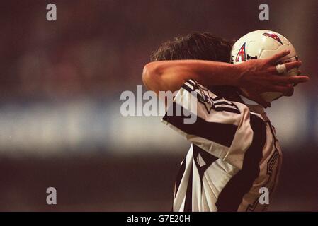 Le soccer ... Premiership Carling ligue ... Nottingham Forest v Newcastle United Banque D'Images