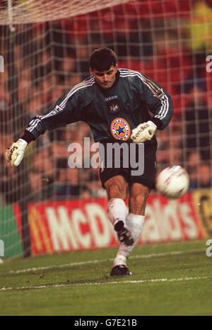 Football. Carling Premiership League. Nottingham Forest contre Newcastle United. Pavel Srnicek, Newcastle United Banque D'Images