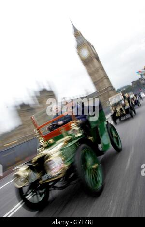 Londres à Brighton veteran car run Banque D'Images