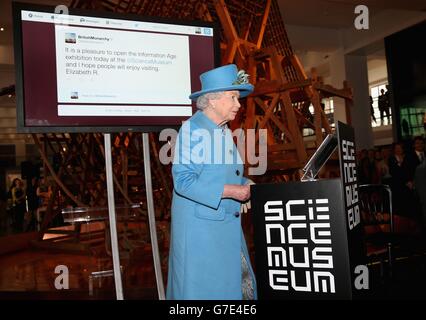 La Reine ouvre la nouvelle galerie au Musée des sciences Banque D'Images