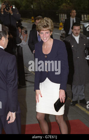 La Princesse de Galles arrive à l'hôtel Savoy de Londres pour assister au déjeuner du soir des Standard Drama Awards. Banque D'Images