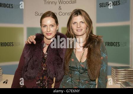 Les experts de la mode TV Trinny Woodall (à gauche) et Susannah Constantine lors du lancement de leur nouveau livre What You Wear CAN change Your Life, tenu à Selfridges, dans le centre de Londres. Banque D'Images