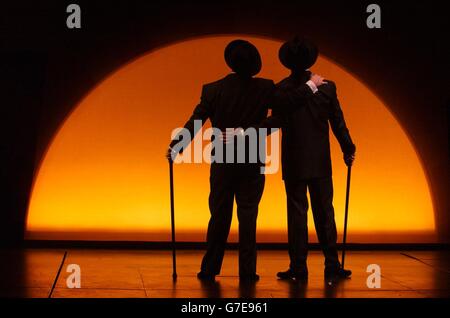 Nathan Lane en tant que Max Bialystock et Lee Evans en tant que Leo Bloom pendant les répétitions de la version sur scène de la comédie musicale de Mel Brooks 'The Producers' au Theatre Royal dans le centre de Londres. Banque D'Images