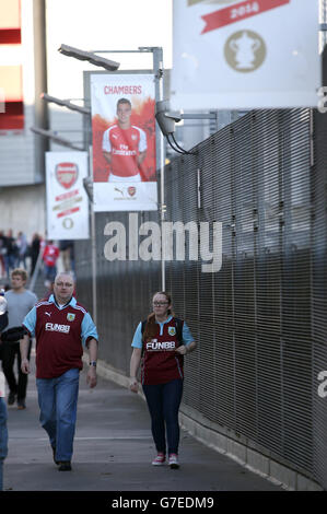 Les fans de Burnley se rendent au stade avant le lancement Banque D'Images