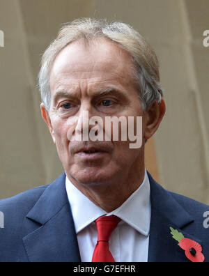 L'ancien premier ministre Tony Blair arrive au crématorium de la ville de Londres, dans le nord-est de Londres, pour les funérailles de Paul Cottingham, le partenaire de Lord Michael Cashman qui a perdu sa bataille contre le cancer le mois dernier. Banque D'Images