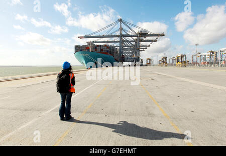 Nouveau port pour conteneurs en eau profonde, DP World London Gateway, près de Stanford le Hope Essex. Banque D'Images