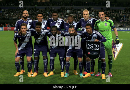 Groupe d'équipe RSC Anderlecht.(Rangée supérieure de gauche à droite) Anthony Vanden Borre, Andy Najar, Chancel Mbemba, Gohi Bi Zorro Cyriac et Olivier Descacht.(Rangée du bas, de gauche à droite) Dennis Praet, Ibrahima Sory Conte, Frank Acheampong, Steven Defour et Youri Tielemans. Banque D'Images