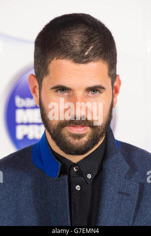 Mercury Music Prize 2014 - Londres.Nick Mulvey arrive pour la cérémonie du Mercury Music Prize 2014 au Roundhouse de Camden, dans le nord de Londres. Banque D'Images