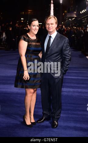Emma Thomas et Christopher Nolan arrivent à Odeon Leicester Square dans le centre de Londres pour la première européenne du film, interstellaire. Banque D'Images