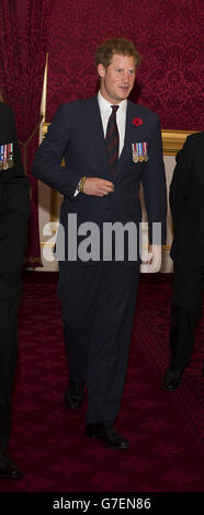 Le Prince Harry accueille le Parti du Président dans les appartements officiels du Palais Saint-James pour la Réunion royale de l'Association de la Croix de Victoria et de la Croix de George. Banque D'Images