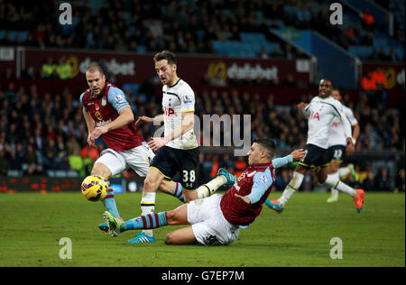 Soccer - Barclays Premier League - Aston Villa v Tottenham Hotspur - Villa Park Banque D'Images