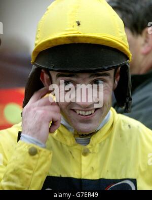 Jockey Ruby Walsh après avoir porté Silver Birch à la victoire dans le Totesport Becher handicap Chase à Aintree, Liverpool. Banque D'Images