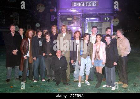 Les membres de la troupe arrivent pour la soirée mondiale de lancement de DVD et VHS de Harry Potter et le prisonnier d'Azkaban, au Middle Temple dans le centre de Londres. Banque D'Images