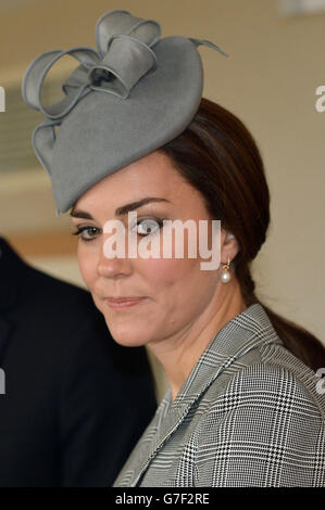 Le duc et la duchesse de Cambridge accueillent le président de Singapour Tony Tan Keng Yam et sa femme Mary au Royal Garden Hotel de Londres, lors de la première d'une visite d'État de quatre jours en Grande-Bretagne. Banque D'Images