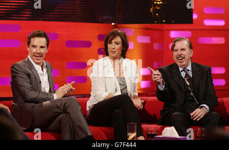 (De gauche à droite) Benoît Cumberbatch, Miranda Hart et Timothy Spall pendant le tournage du Graham Norton Show aux London Studios, Londres, devant être diffusé sur BBC One vendredi soir. Banque D'Images