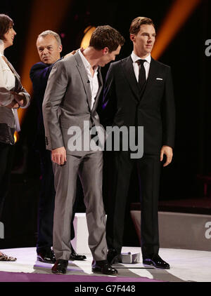 Benoît Cumberbatch examine son modèle de cire Madame Tussauds lors du tournage du Graham Norton Show aux London Studios, Londres, qui sera diffusé sur BBC One vendredi soir. Banque D'Images