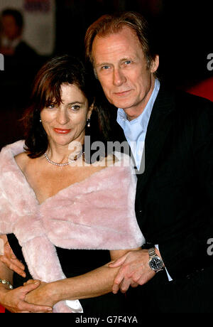 L'acteur Bill Nighy et sa femme Diana Quick arrivent pour la première caritative britannique de Bridget Jones: The Edge of Reason - en aide à Marie Curie cancer Care - à l'Odeon Leicester Square dans le centre de Londres. Banque D'Images