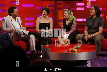 Matthew McConaughey, Anne Hathaway, Lena Dunham et Micky Flanagan pendant le tournage du Graham Norton Show aux London Studios, Londres, devant être diffusé sur BBC One vendredi soir. Banque D'Images