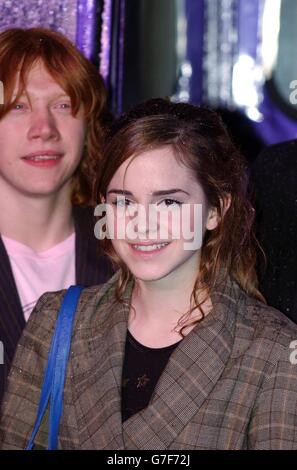 Rupert Grint (Ron) et Emma Watson (Hermione) arrivent pour le lancement mondial de DVD et VHS de Harry Potter et le prisonnier d'Azkaban, au Middle Temple dans le centre de Londres Banque D'Images