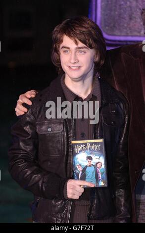 Daniel Radcliffe (Harry) arrive pour le lancement mondial de DVD et VHS de Harry Potter et le prisonnier d'Azkaban, au Middle Temple dans le centre de Londres Banque D'Images