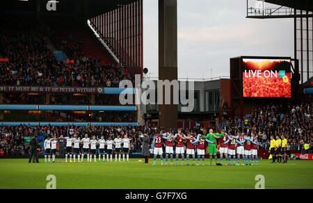 Quelques minutes de silence avant le match de la Barclays Premier League à Villa Park, Birmingham. APPUYEZ SUR ASSOCIATION photo. Date de la photo: Dimanche 2 novembre 2014. Voir PA Story SOCCER Villa. Le crédit photo doit indiquer David Davies/PA Wire. . . Banque D'Images