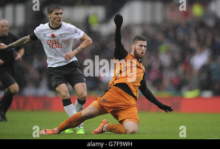 Jeff Hendrick, du comté de Derby, marque son deuxième but lors du match du championnat Sky Bet au stade iPro, Derby. Banque D'Images