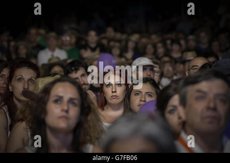 Espagne , Madrid , Juin 24,2016 Le UnidosPodemos, parti politique dirigé par Pablo Iglesias, a réuni plus de 20 000 personnes à la cérémonie de clôture de la campagne électorale, à Madrid. UnidosPodemos avec seulement 2 ans de vie en tant que parti politique , selon les sondages d'opinion a une chance réelle d'obtenir un bon résultat aux élections dimanche prochain en Espagne. Banque D'Images