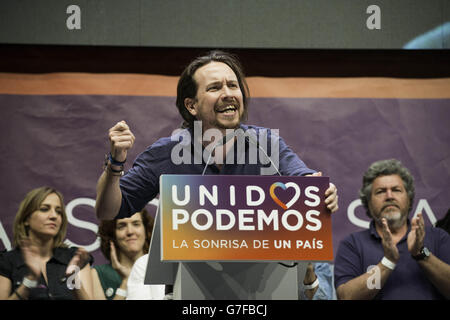 Espagne , Madrid , Juin 24,2016 Le UnidosPodemos, parti politique dirigé par Pablo Iglesias, a réuni plus de 20 000 personnes à la cérémonie de clôture de la campagne électorale, à Madrid. UnidosPodemos avec seulement 2 ans de vie en tant que parti politique , selon les sondages d'opinion a une chance réelle d'obtenir un bon résultat aux élections dimanche prochain en Espagne. Banque D'Images