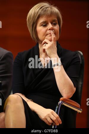 Nicola Sturgeon, leader du Nouveau Parti national écossais (SNP), après avoir été élue à la conférence annuelle du SNP à la salle de concert de Perth, en Écosse. Banque D'Images