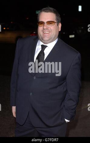 Chris Moyles, hôte du petit déjeuner de la BBC radio One, arrive pour le Variety Club of Great Britain Showbusiness Awards, dimanche 5 décembre 2004 à l'hôtel Hilton de Londres, Park Lane, centre de Londres. Banque D'Images