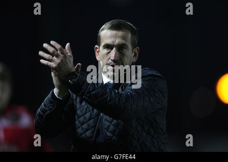 Soccer - Sky Bet League 2 - Newport County / Exeter City - Rodney Parade.Justin Edinburgh, directeur du comté de Newport, à la fin du match contre Exeter City Banque D'Images