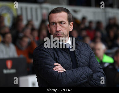 Soccer - Sky Bet League 2 - Newport County / Exeter City - Rodney Parade.Justin Edinburgh, le directeur du comté de Newport, pendant le match contre Exeter City Banque D'Images