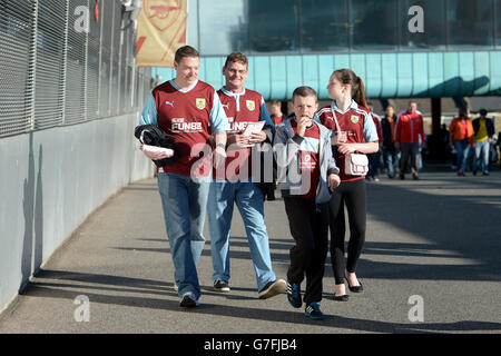 Les fans de Burnley se rendent au stade Emirates avant le match de la Barclays Premier League au stade Emirates, à Londres. Banque D'Images