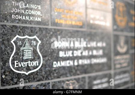 Football - Barclays Premier League - Everton / Swansea City - Goodison Park.L'hommage d'Everton à tous ceux qui sont en contact avec le club qui ont perdu la vie au service de leur pays Banque D'Images