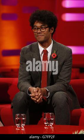 Richard Ayoade pendant le tournage du Graham Norton Show aux London Studios, Londres, devant être diffusé sur BBC One vendredi soir. Banque D'Images