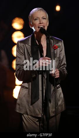 Annie Lennox se produit pendant le tournage du Graham Norton Show aux London Studios, à Londres, devant être diffusé sur BBC One vendredi soir. Banque D'Images